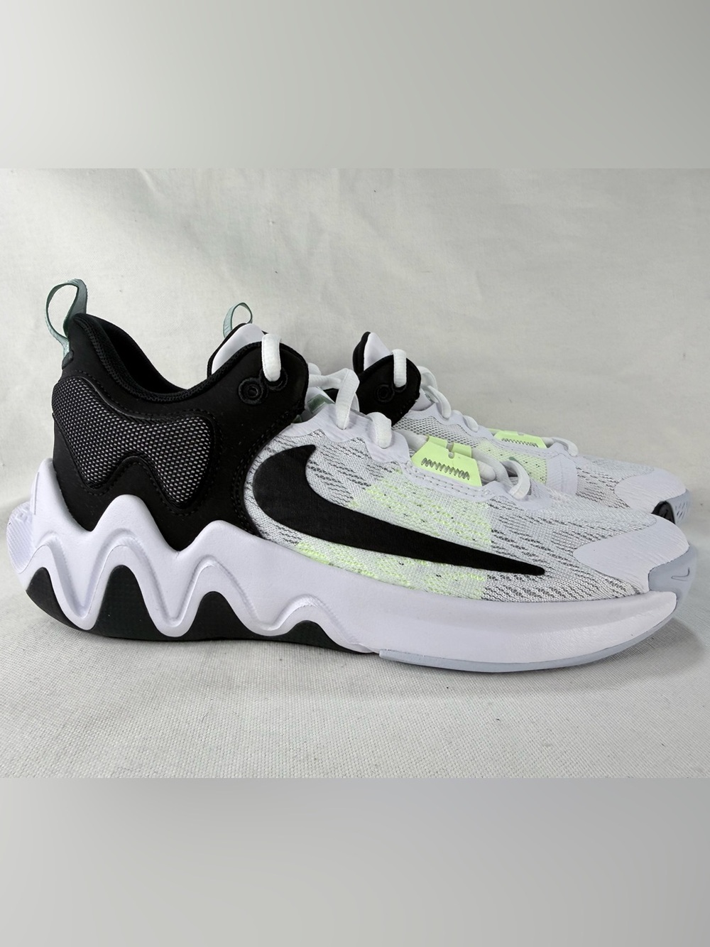 Nike Giannis Immortality 2 Kids White, Black & Neon Green Sneakers NEW